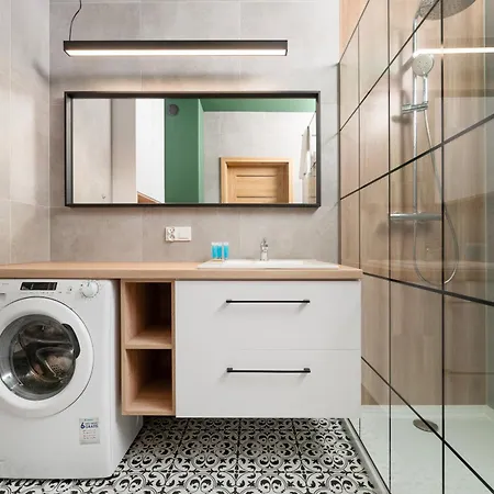 Kopcinskiego Modern Apartment